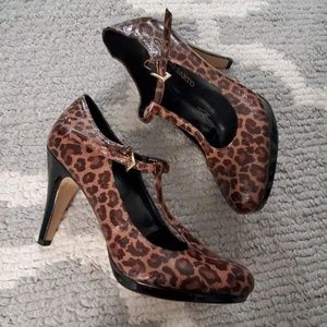 Leopard pumps